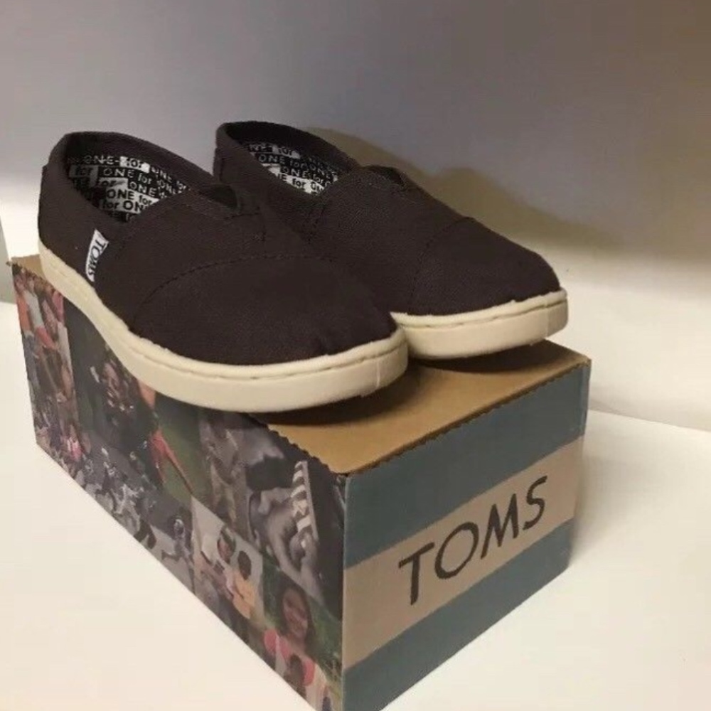 TOMS Youth Classics Chocolate Canvas Shoes Kids Ne - Picture 2 of 5